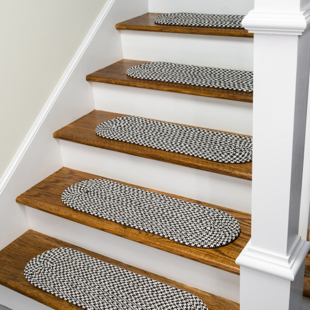 Colonial Mills Milton Houndstooth Tweed Black Oval Stair Tread - Stain and Fade Resistant Indoor / Outdoor Handmade Rug