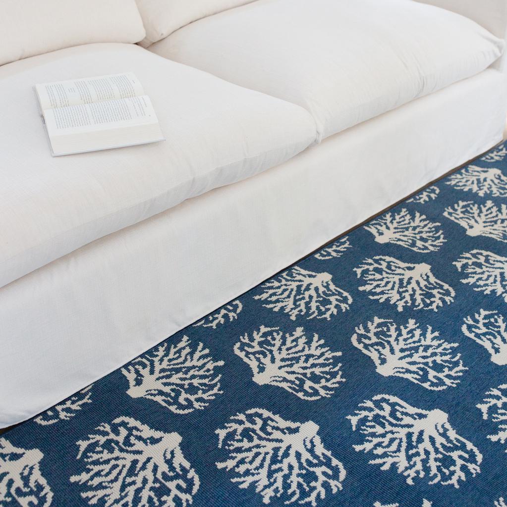 Oriental Weavers Meridian 7420A Navy Round Indoor/Outdoor Area Rug Novelty Pattern-