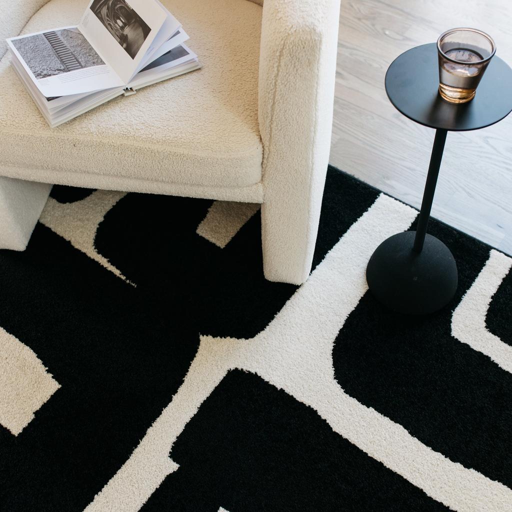 Oriental Weavers Quinn QUI08 Black Rectangle Indoor Area Rug Geometric Pattern-