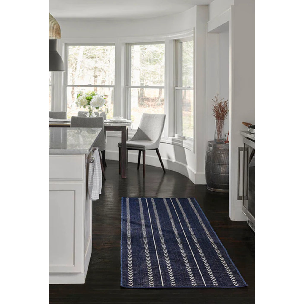 Momeni Riviera RV-06 Navy Rectangle Indoor / Outdoor Power Loomed Runner - Trendy &amp; Versatile Washable Living Room, Porch &amp; Patio Runner