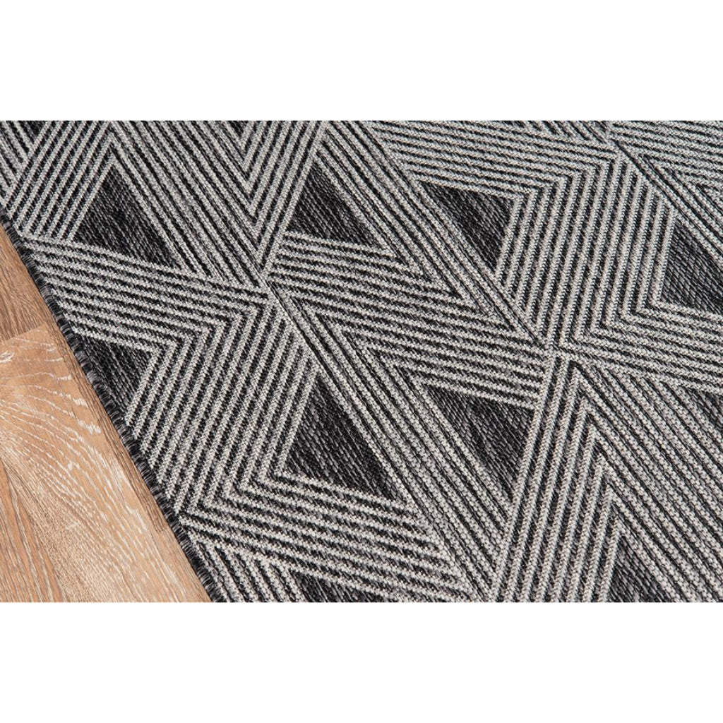 Momeni Villa VI-06 Como Charcoal Rectangle Indoor / Outdoor Area Rug - Elegant All-Weather Patio &amp; Living Room Rug with Geometric Design