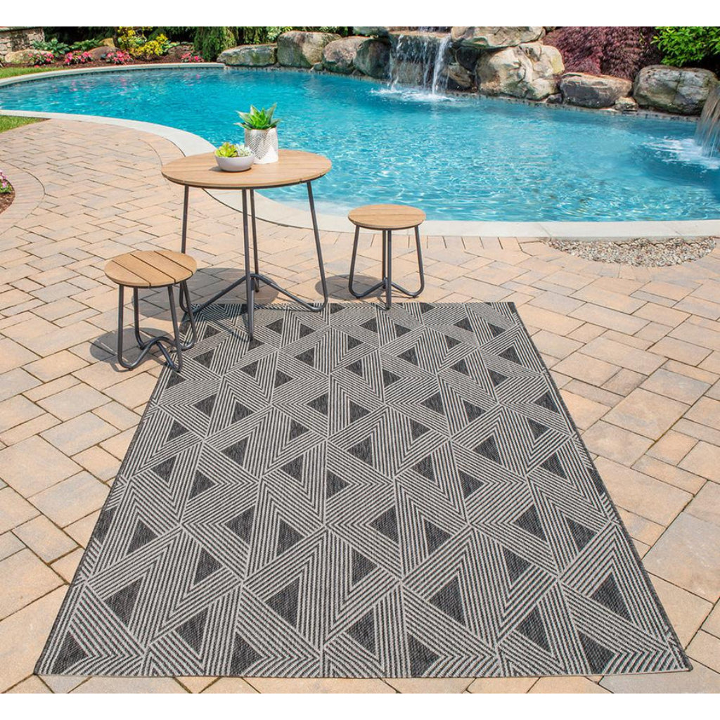 Momeni Villa VI-06 Como Charcoal Rectangle Indoor / Outdoor Area Rug - Elegant All-Weather Patio &amp; Living Room Rug with Geometric Design