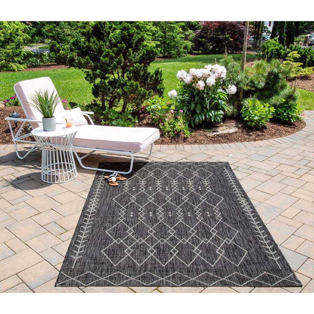 Momeni Villa VI-08 Monaco Charcoal Rectangle Indoor / Outdoor Area Rug - Stylish All-Weather Patio &amp; Living Room Rug with Tribal Design