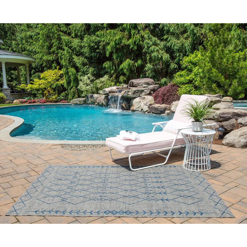 Momeni Villa VI-08 Monaco Grey Rectangle Indoor / Outdoor Area Rug - Trendy All-Weather Patio &amp; Living Room Rug with Tribal Design