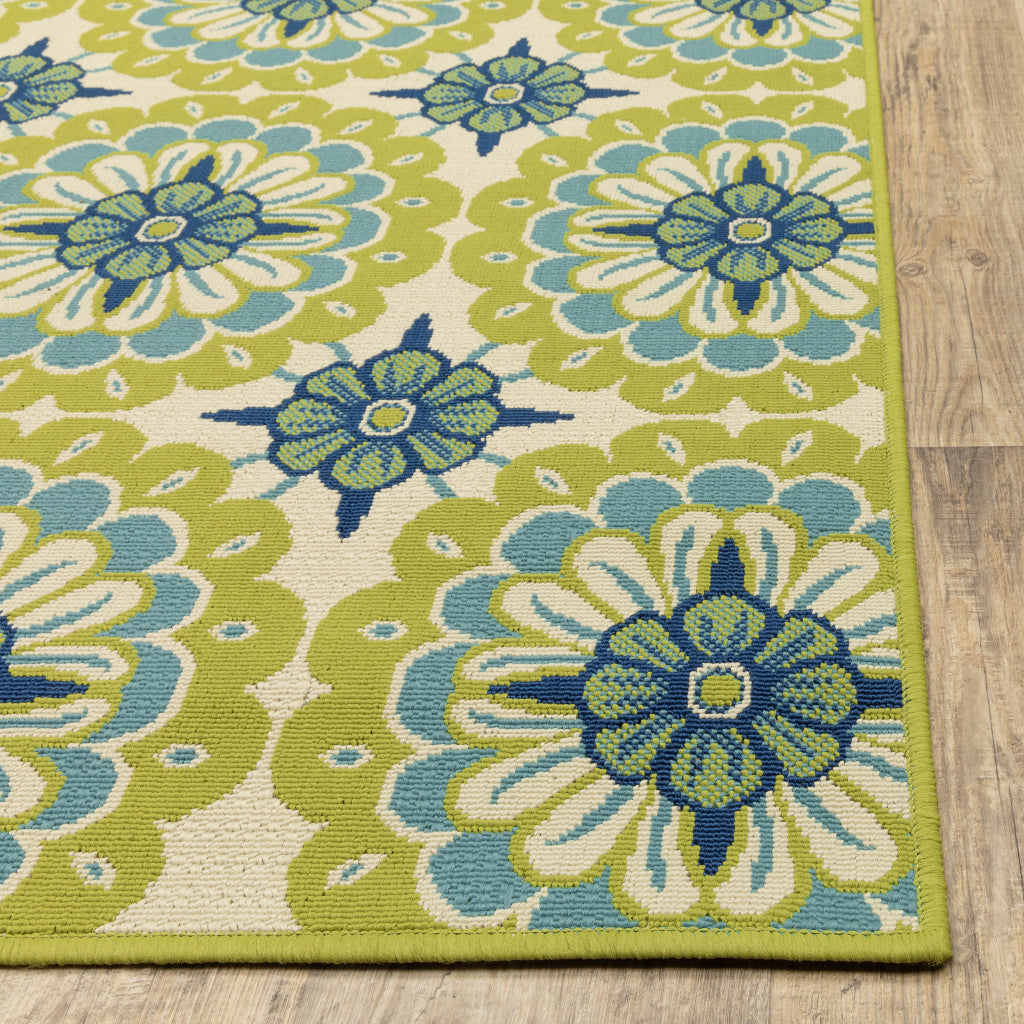 Oriental Weavers Caspian 8328W Green/Ivory Rectangle Indoor / Outdoor Runner - Durable Stain Resistant Machine Made Entryway &amp; Hallway Runner with Floral Pattern