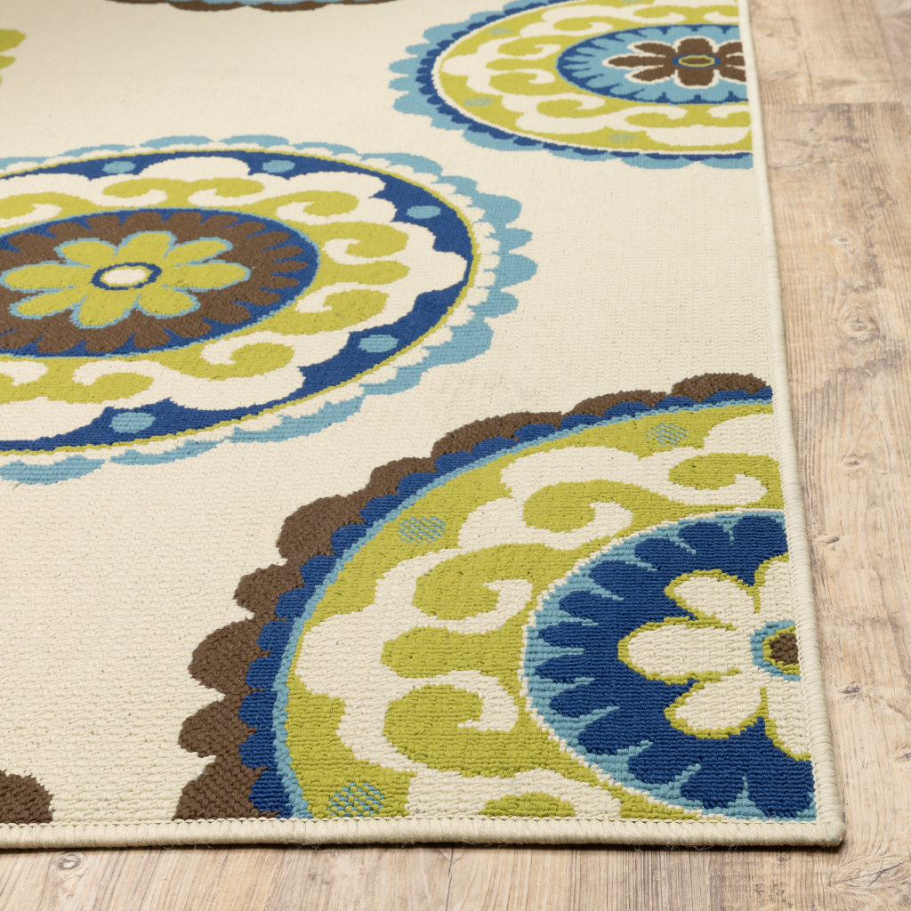 Oriental Weavers Caspian 859J6 Ivory/Green Rectangle Indoor / Outdoor Runner - Durable Stain Resistant Machine Made Entryway &amp; Hallway Runner with Medallion Pattern