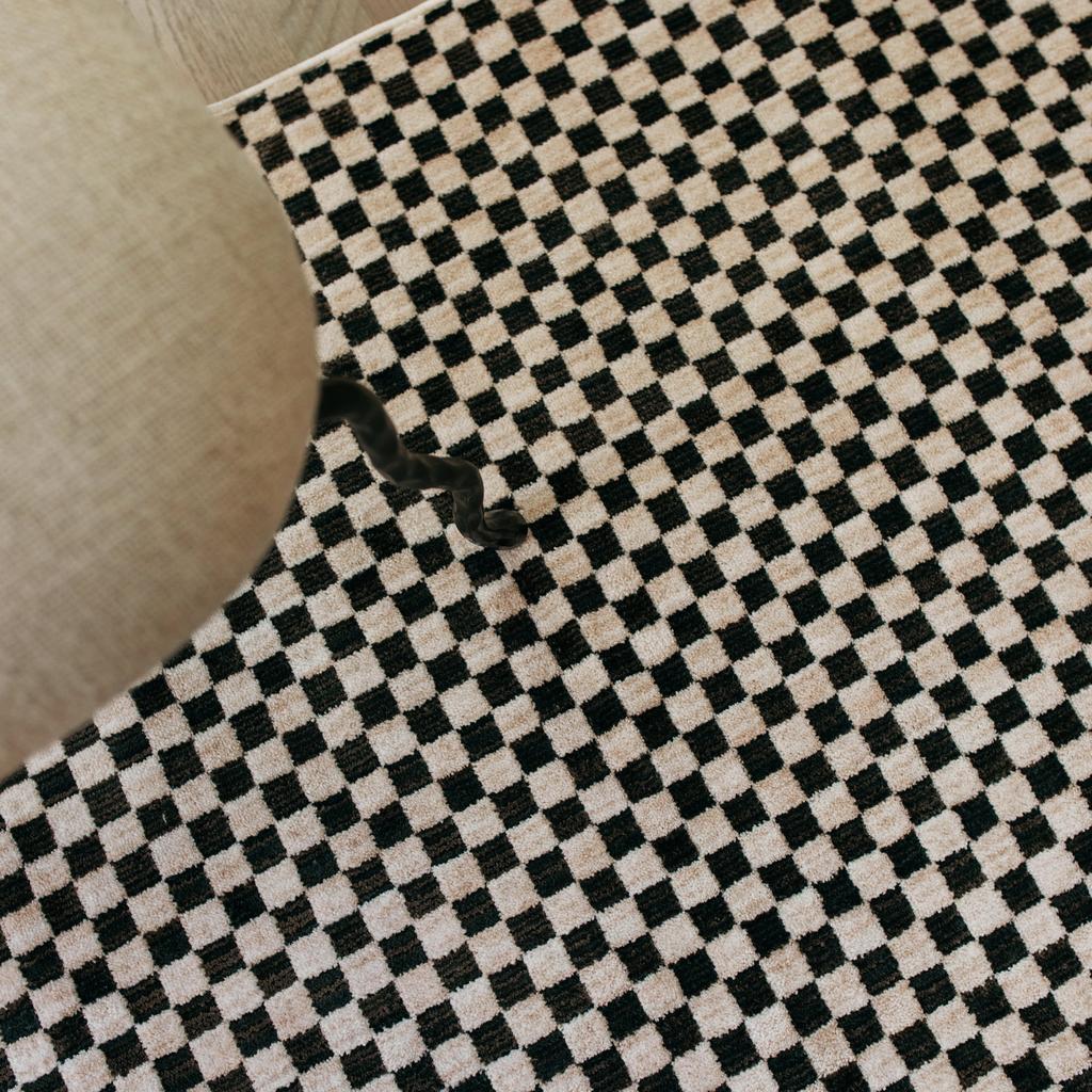 Oriental Weavers Hunter HNT02 Black Rectangle Indoor Runner Geometric Pattern-