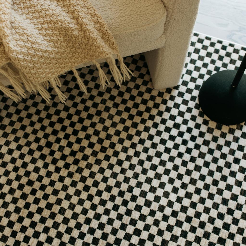 Oriental Weavers Hunter HNT02 Black Rectangle Indoor Area Rug Geometric Pattern-