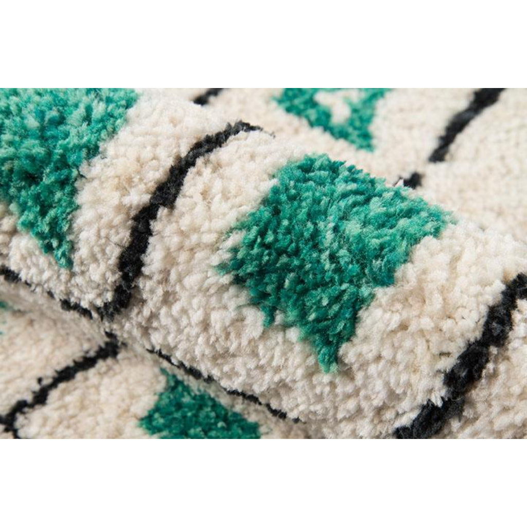 Momeni BUN-2 Green Bungalow Collection Table Tufted Modern Moroccan Plush Area Rug & Runner - Cozy Medium-High Pile Rug with Green Geometric Pattern Made of 100% Polyester-